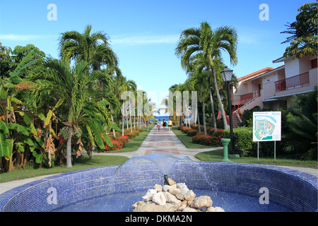 Fontana sulla passerella centrale al Breezes Resort, Playa Jibacoa, Mayabeque provincia, Cuba, il Mare dei Caraibi e America centrale Foto Stock