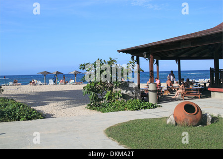 Ranchón Bar a Arroyo Bermejo Beach, Breezes Resort, Playa Jibacoa, Mayabeque provincia, Cuba, il Mare dei Caraibi e America centrale Foto Stock