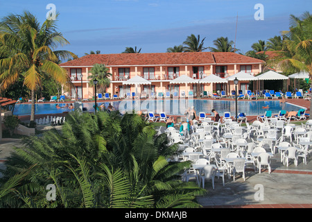 Piscina al Breezes Resort, Playa Jibacoa, Mayabeque provincia, Cuba, il Mare dei Caraibi e America centrale Foto Stock