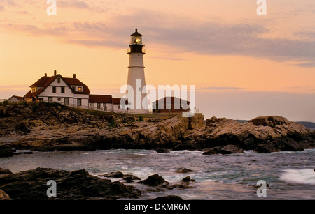 Tramonto su Portland Head Lighthouse, Maine il più antico faro a luce rotante. Foto Stock