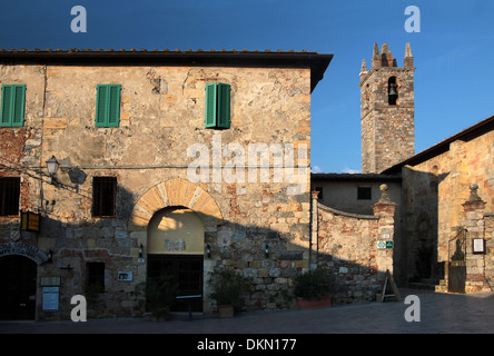 Piccola chiesa di Monteriggioni in Toscana, Italia Foto Stock