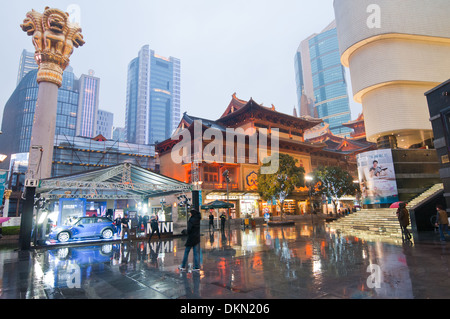 Buddista di tempio di Jing'an (Tempio di Pace e di tranquillità) sulla West Nanjing Road a Shanghai in Cina Foto Stock