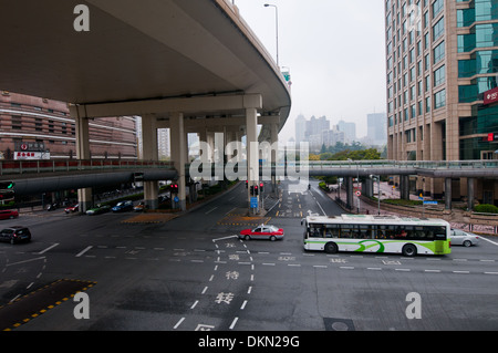 Huaihai Middle Road - la famosa strada dello shopping nella ex Concessione Francese di Shanghai in Cina Foto Stock