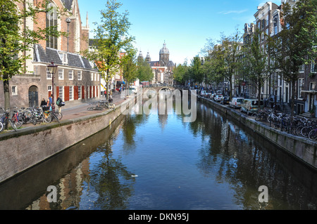 Amsterdam, Paesi Bassi vista di un canale Foto Stock