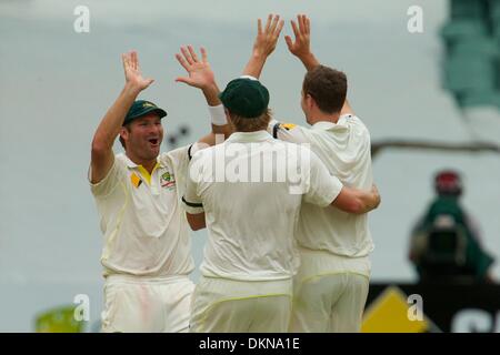 Adelaide, Australia del Sud. 8 Dic 2013. Azione dal 2° Ceneri Test match giocato ad Adelaide Oval. Credito: Lo sport europeo Agenzia fotografica/Alamy Live News Foto Stock