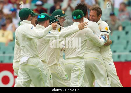 Adelaide, Australia del Sud. 8 Dic 2013. AUSTRALIA - Azione dal 2° Ceneri Test match giocato ad Adelaide Oval. Credito: Lo sport europeo Agenzia fotografica/Alamy Live News Foto Stock