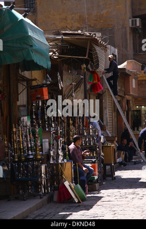 Shisha store @Al Moaz Strada nella vecchia zona del Cairo Foto Stock