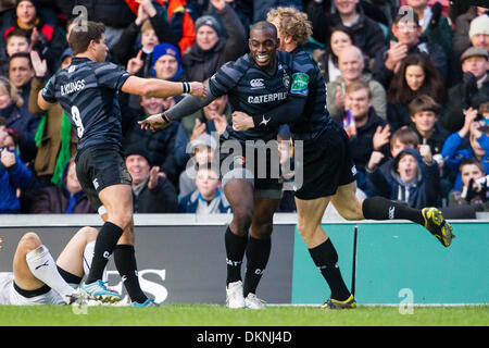 Leicester, Regno Unito. 08 Dic, 2013. Leicester celebrare come punteggi Goneva loro prima prova durante la Heineken Cup Rugby Union fixture tra Leicester Tigers e Montpellier Rugby da Welford Road, Leicester. Credito: Azione Sport Plus/Alamy Live News Foto Stock