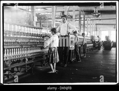 Un giovane spinner in Yazoo City mulini di filato. Ha affermato di essere 13, ma dubbia. Yazoo City, Miss. 523424 Foto Stock