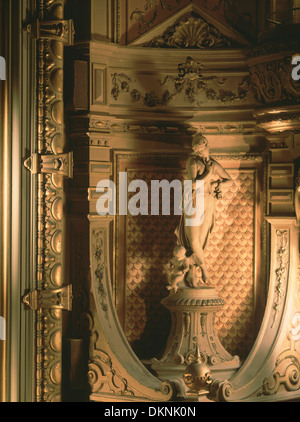 Una statua di una musa al Gaiety Theatre in douglas, Isola di Man. Foto Stock