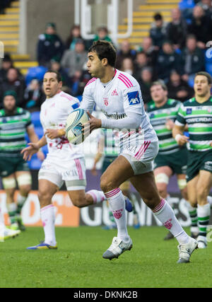 Reading, Regno Unito. 08 Dic, 2013. Jerome PORICAL di Stade Francais in azione durante la Amlin Challenge Cup match tra il London Irish e Stade Francais al Madejski Stadium Credito: Azione Sport Plus/Alamy Live News Foto Stock