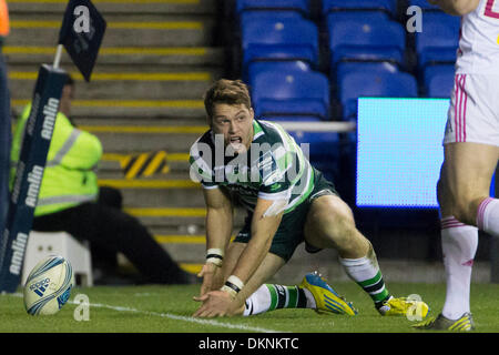 Reading, Regno Unito. 08 Dic, 2013. Alex LEWINGTON del London Irish celebra il suo provare durante la Amlin Challenge Cup match tra il London Irish e Stade Francais al Madejski Stadium Credito: Azione Sport Plus/Alamy Live News Foto Stock