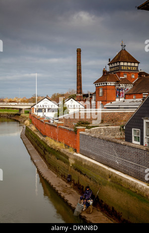 Harveys birreria e il fiume Ouse, Lewes, Sussex, Inghilterra Foto Stock