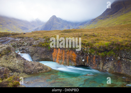 Pool di Fairy su Allt Coir un'Mhadaidh, coire na Creiche, Glen fragile, Isola di Skye, Ebridi Interne, Scozia. Foto Stock