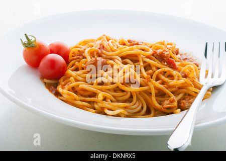 Spaghetti in Salsa di pomodoro e pollo. Foto Stock