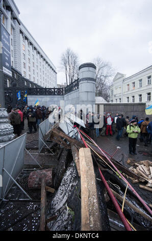Kiev, Ucraina. Il 7 dicembre, 2013. Migliaia di protesta a Kiev come essi chiedono ai capi di Stato e di governo a dimettersi Credito: jonatha borzicchi editoriale/Alamy Live News Foto Stock