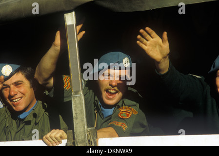 Forze interinali delle Nazioni Unite per il mantenimento della pace UNIFIL in Libano. Un Peace Keepers, il 46° battaglione irlandese, lascia il Libano meridionale per tornare a casa. HOMER SYKES anni '1980 1980 Foto Stock