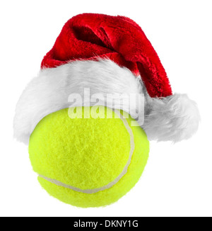 Santa hat sulla palla da tennis su sfondo bianco Foto Stock