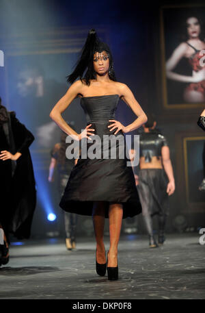 Birmingham, Regno Unito. Il 7 dicembre, 2013. Vestiti Live Show al NEC di Birmingham. 7 dicembre 2013 Foto di Brian Jordan/Alamy Live News Foto Stock