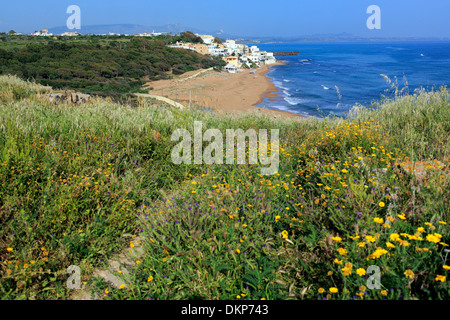 Vista del mare dall'acropoli di Selinunte, Sicilia, Italia Foto Stock