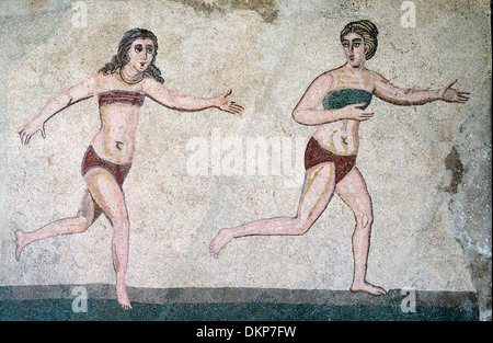 Ragazze Bikini mosaico, Villa Romana del Casale di Piazza Armerina, SICILIA, ITALIA Foto Stock