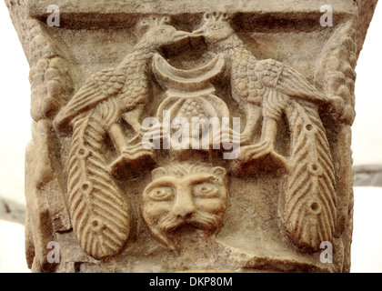 Capitale medievale colonne, cripta della Basilica di San Nicola (Basilica di San Nicola), bari, puglia, Italia Foto Stock