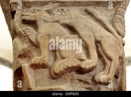 Capitale medievale colonne, cripta della Basilica di San Nicola (Basilica di San Nicola), bari, puglia, Italia Foto Stock