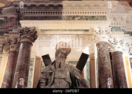 La scultura di San Andrea nella cripta della cattedrale, Amalfi, Campania, Italia Foto Stock