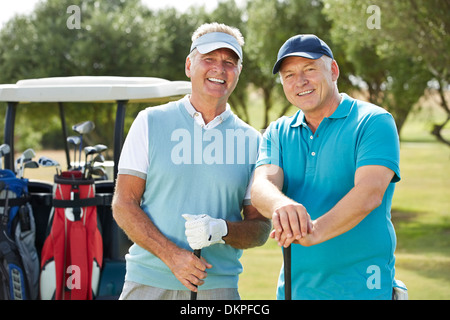 Alti uomini sul campo da golf Foto Stock