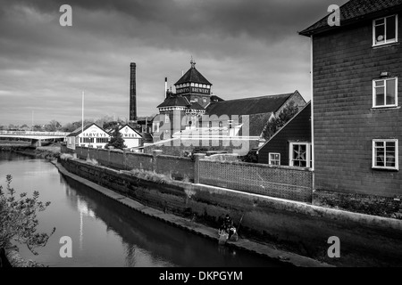 Harveys birreria e il fiume Ouse, Lewes, Sussex, Inghilterra Foto Stock