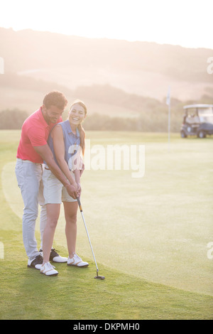 Uomo Donna di insegnamento di golf Foto Stock