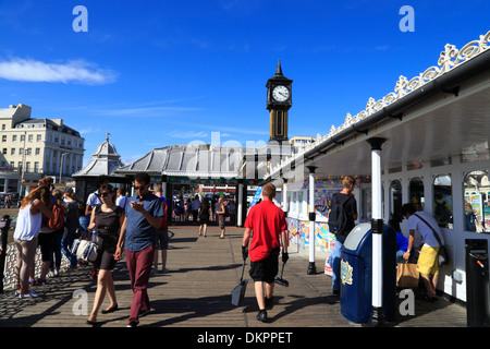 Il Brighton Pier e Brighton, East Sussex, Regno Unito Foto Stock