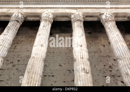 Tempio di Adriano (145), la Piazza di Pietra, Roma, Italia Foto Stock