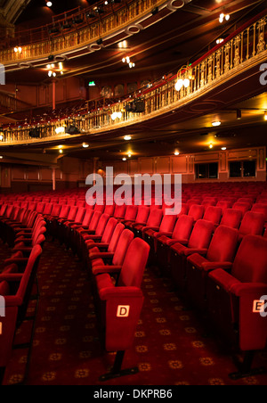 Posti a sedere nel teatro vuoto auditorium Foto Stock