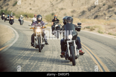 Hipster motociclisti in Hooligan HoeDown - Pioneer città della California. Foto Stock