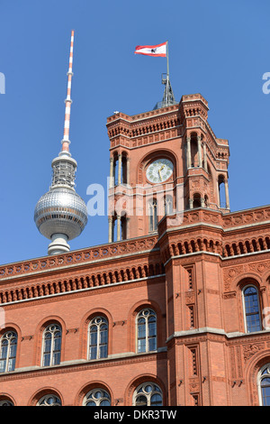 Il Rotes Rathaus, Fernsehturm, Rathausstrasse, nel quartiere Mitte di Berlino, Deutschland Foto Stock