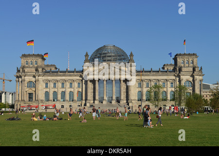 Il Reichstag, Platz der Republik, Berlino, Deutschland Foto Stock