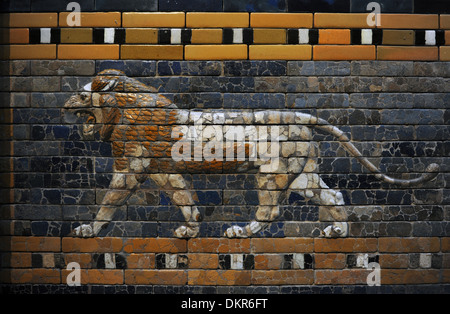 Babilonia di Lion. Lion a decorare la parete processionale (Ishtar Gate). 575 BC. Pergamon Museum. L'Isola dei musei. Berlino. Germania. Foto Stock