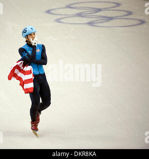 Febbraio 13, 2010 - Vancouver, British Columbia, Canada - OLIMPIADI MENS SHORT TRACK - USA Apolo Anton Ohno vince la sua sesta medaglia olimpica con una medaglia d'argento nella mens Short Track 1500m al Pacific Coliseum nel XXI Olimpiadi invernali il 13 febbraio 2010 a Vancouver, British Columbia. (Credito Immagine: © Paul Kitagaki Jr./ZUMApress.com) Foto Stock