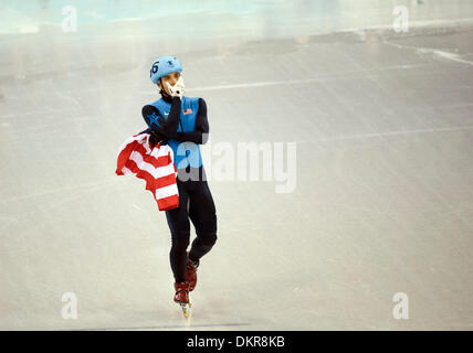 Febbraio 13, 2010 - Vancouver, British Columbia, Canada - OLIMPIADI MENS SHORT TRACK - USA Apolo Anton Ohno vince la sua sesta medaglia olimpica con un argento nella mens Short Track 1500m al Pacific Coliseum nel XXI Olimpiadi invernali il 13 febbraio 2010 a Vancouver, British Columbia. (Credito Immagine: © Paul Kitagaki Jr./ZUMApress.com) Foto Stock