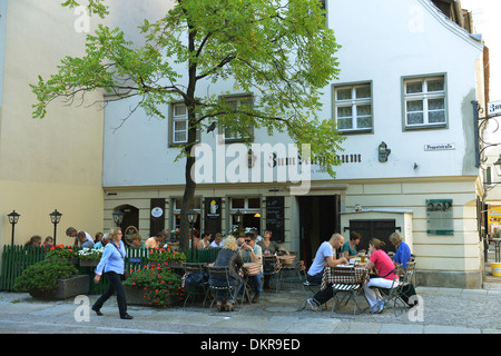 Il ristorante "Zum Nussbaum", Nikolaiviertel, Mitte di Berlino, Deutschland Foto Stock