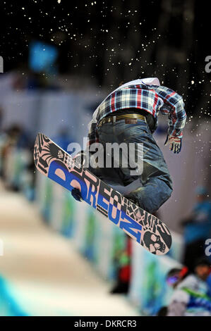 Feb 17, 2010 - Cypress Mountain, British Columbia, Canada - Stati Uniti" Shaun White catture alcuni aria durante il uomini Halfpipe Snowboard a concorrenza di 2010 giochi olimpici invernali di Vancouver. (Credito Immagine: © Jed Conklin/ZUMA Press) Foto Stock