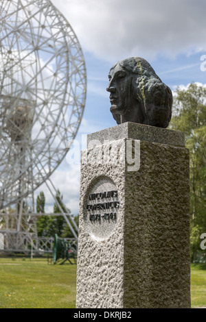 Busto di Nicolò Copernico in Jodrell Bank, Cheshire, Regno Unito Foto Stock