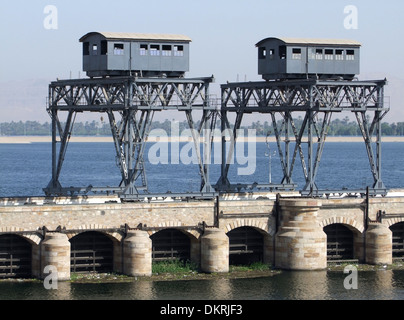 Dettagli architettonici di un watergate nei pressi di Esna in Egitto Foto Stock