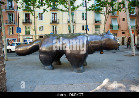 In Spagna, in Catalogna, Barcellona, Rambla del Raval, El Gat statua in bronzo. Foto Stock