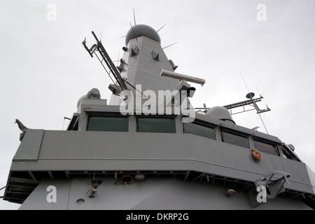 Vista del ponte sul dispositivo HMS Defender D36 tipo 45 cacciatorpediniere Foto Stock