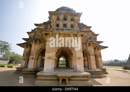 Lotus Mahal, vista generale della facciata. Hampi, Karnataka India Foto Stock