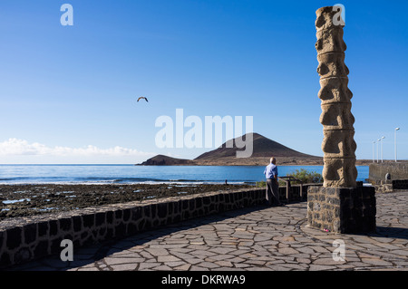 La scultura in pietra arenaria della colonna vertebrale forme di tipo a El Medano, Tenerife, Isole Canarie, Spagna Foto Stock