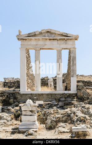 Parte restaurato il tempio di Iside, Delos, Cicladi Grecia Foto Stock
