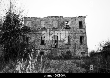 Valli di Comacchio. L'Italia. Abbandonato il vecchio edificio Foto Stock